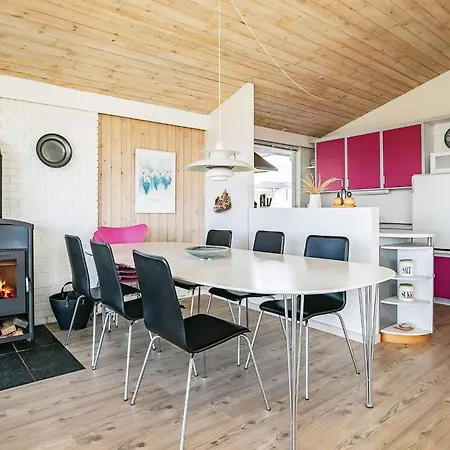 10 Person In Farso-by Traum Farsø